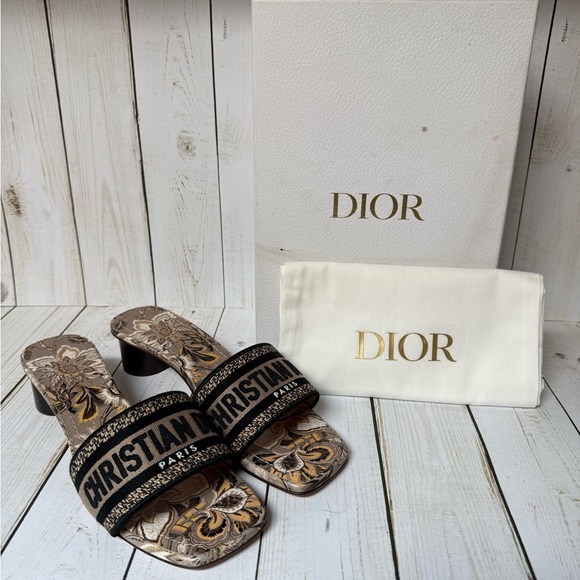 Christian Dior Embroidered Dway Heeled Slide Sandal Natural Sz 39 / 9 - Picture 2 of 14